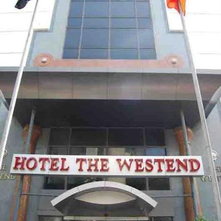 Hotel The Westend Ahmadábád Kültér fotó