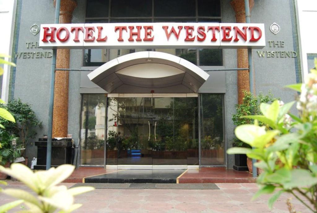 Hotel The Westend Ahmadábád Kültér fotó
