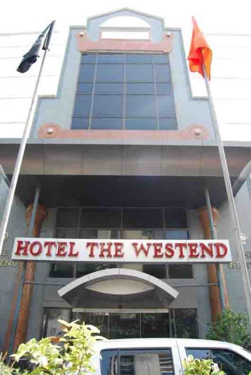 Hotel The Westend Ahmadábád Kültér fotó