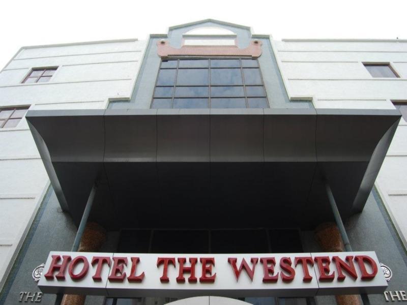 Hotel The Westend Ahmadábád Kültér fotó