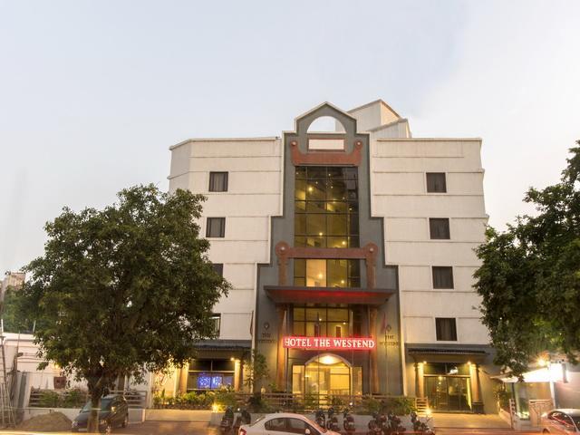 Hotel The Westend Ahmadábád Kültér fotó