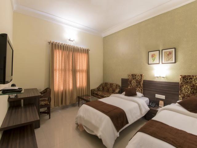 Hotel The Westend Ahmadábád Kültér fotó