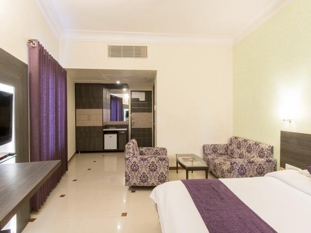 Hotel The Westend Ahmadábád Kültér fotó