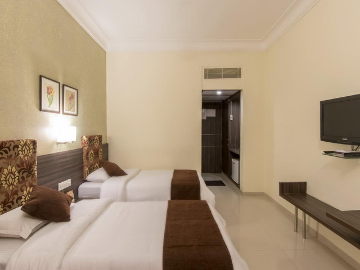 Hotel The Westend Ahmadábád Kültér fotó